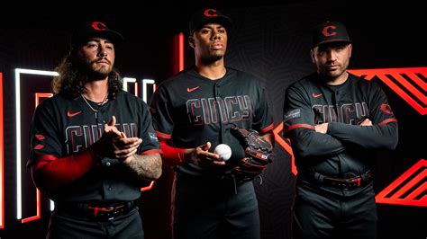 cincinnati reds all black uniforms